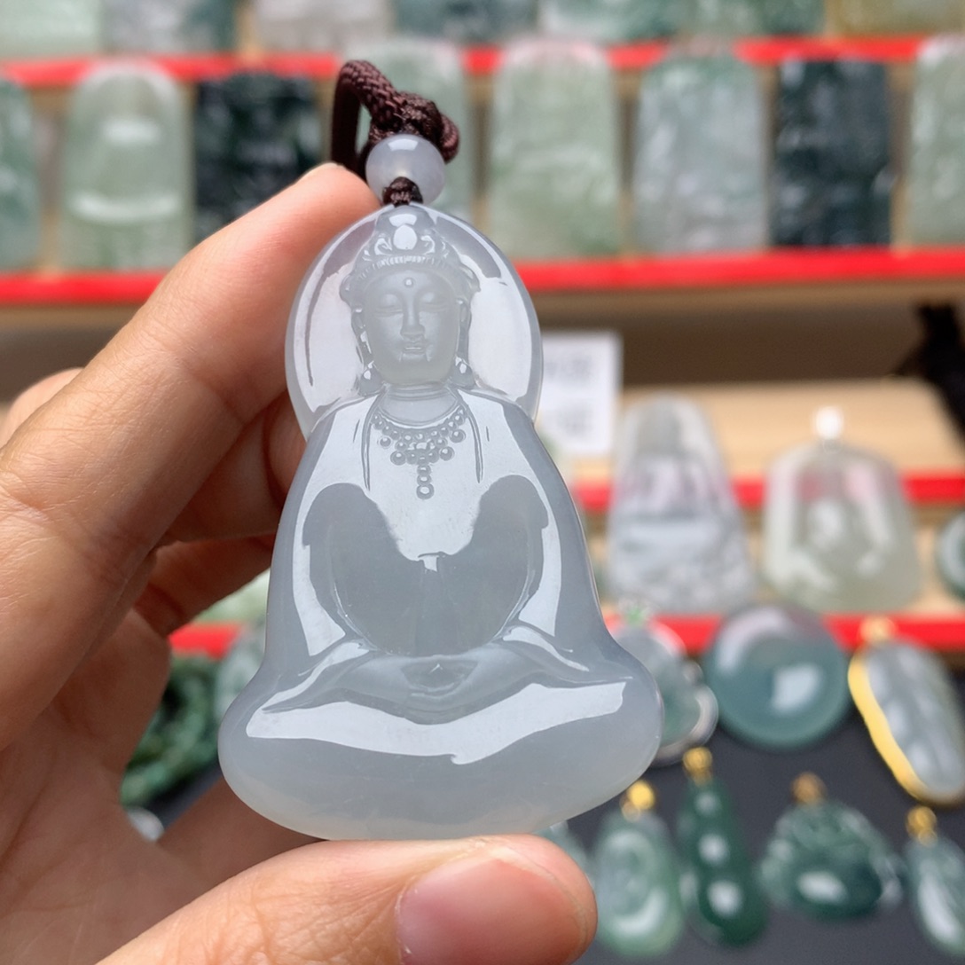 翡翠颈饰未镶嵌明*素衣