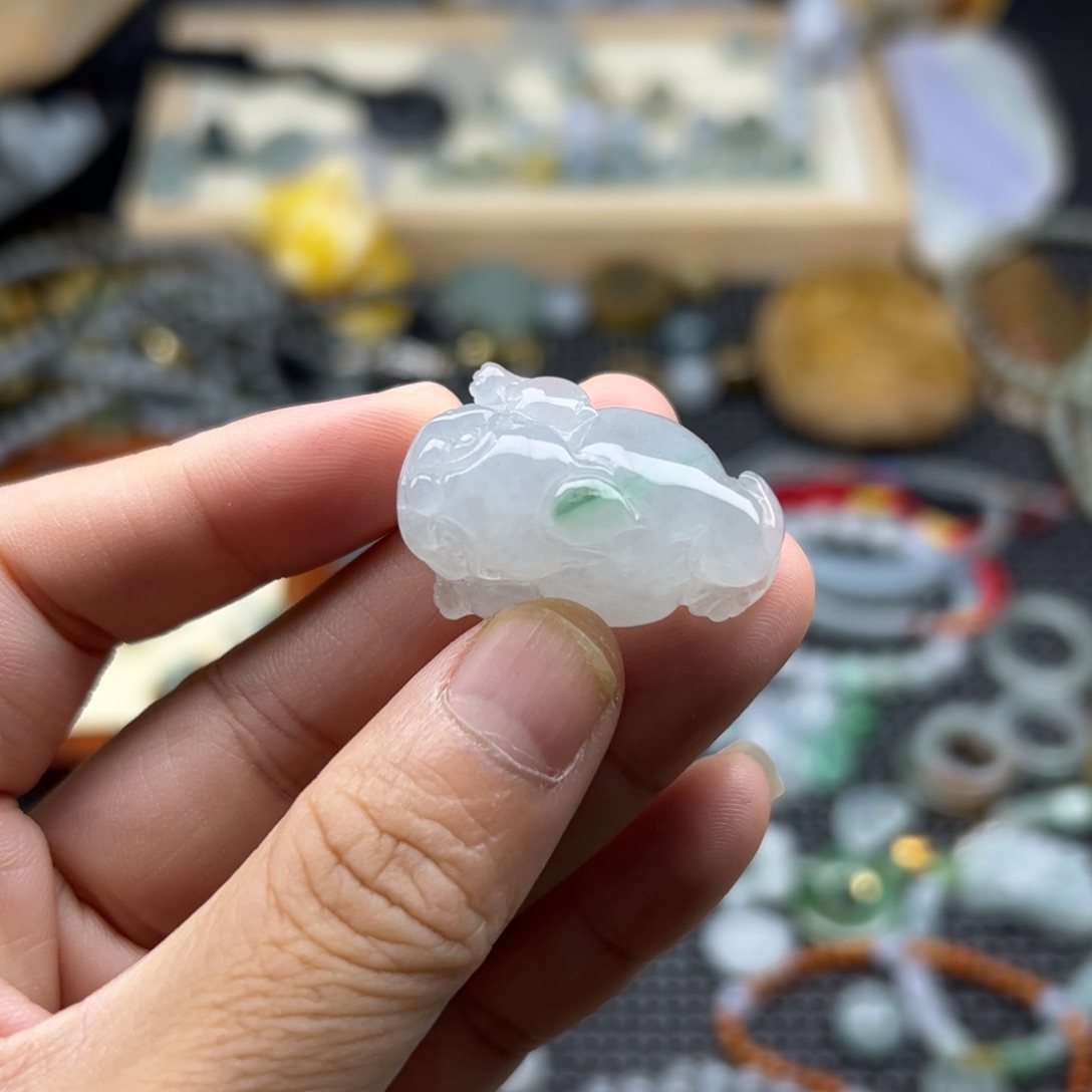 颈饰未镶嵌翡翠貔貅