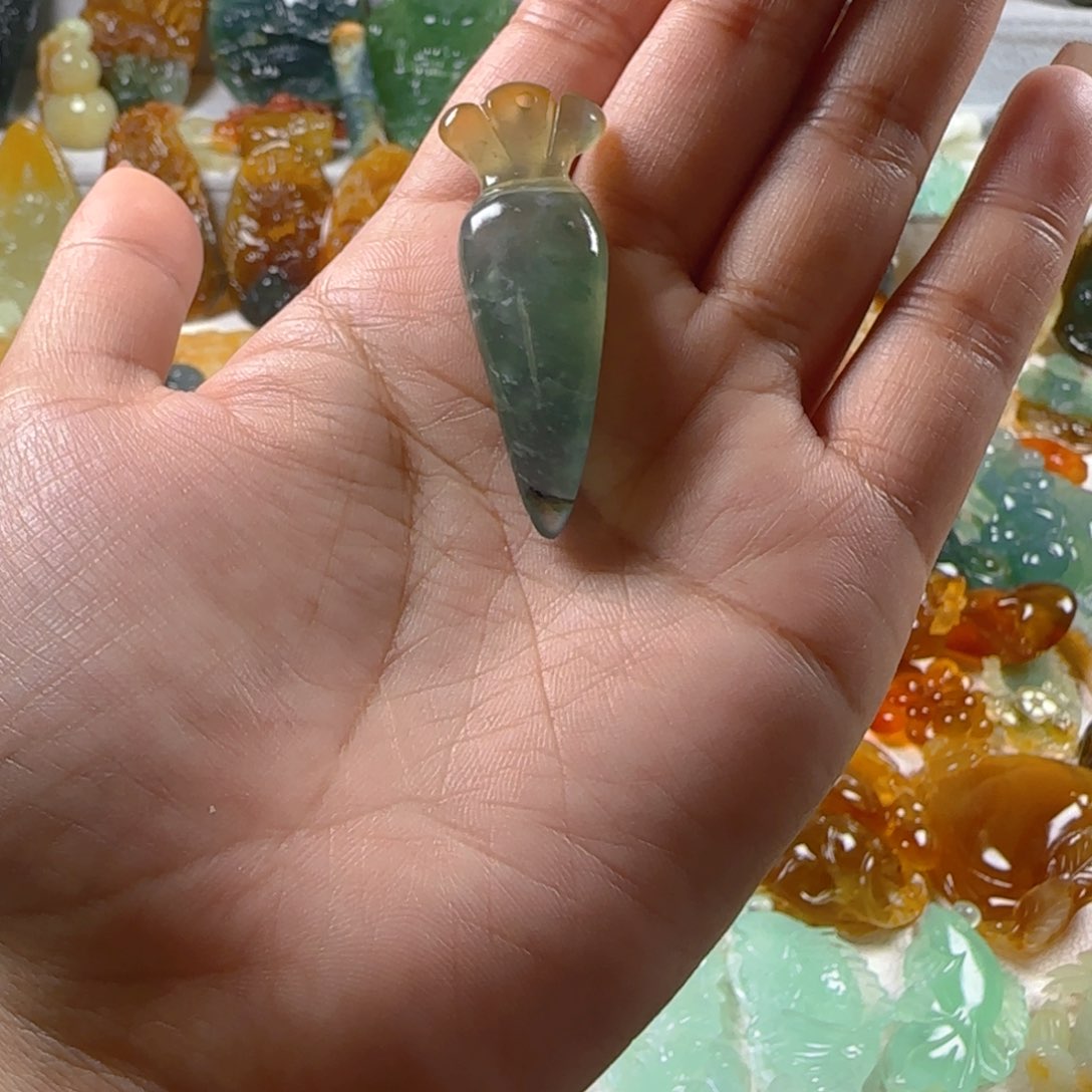 蛇纹石玉颈饰未镶嵌