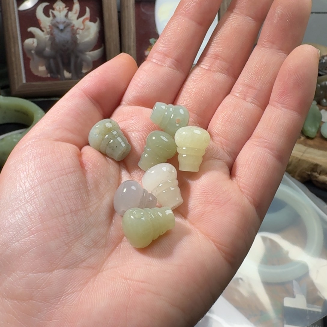 和田玉一个随机发三通未镶嵌