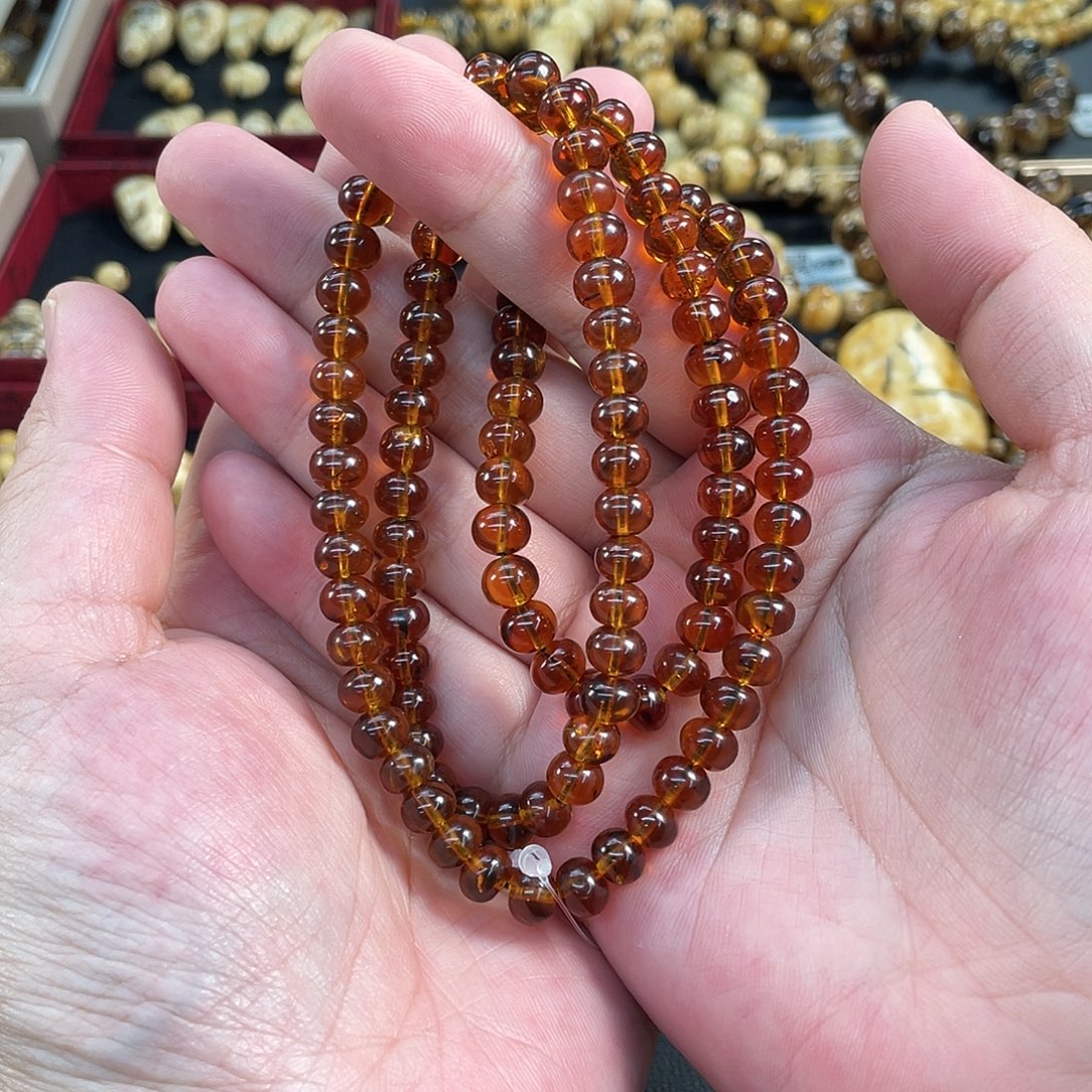 琥珀未镶嵌裸石7mm金珀豆油红