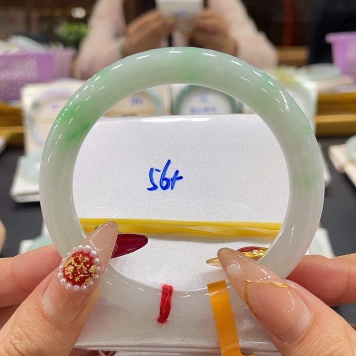 翡翠手镯未镶嵌佳****?翡翠