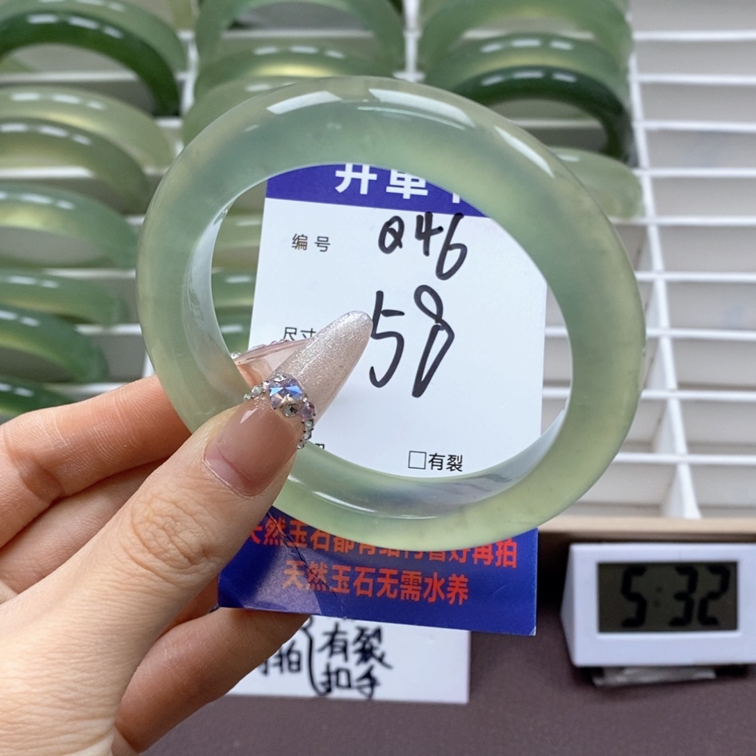 蛇纹石玉手镯未镶嵌