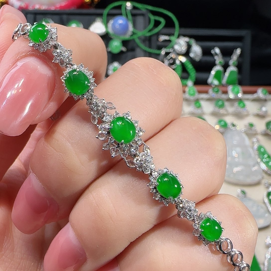 翡翠吊坠(不含链)18K金镶嵌