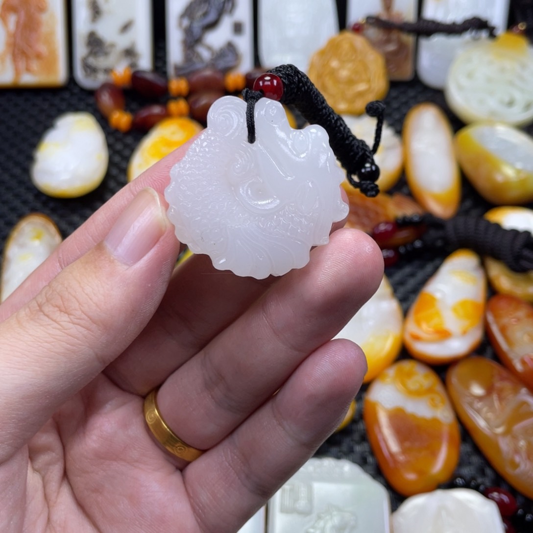 颈饰未镶嵌和田玉