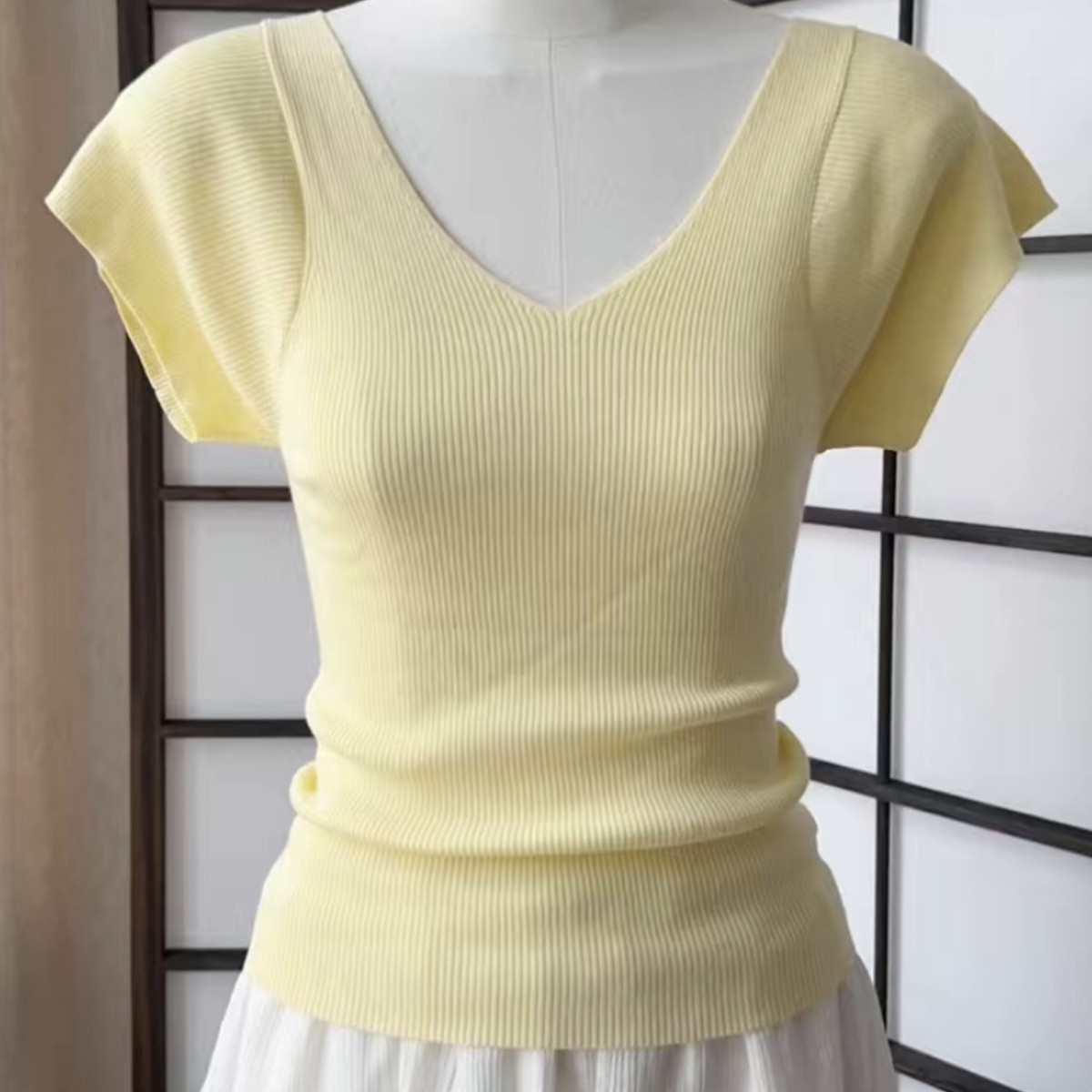 西与游服装店啵啵间链接～NO退NO换～默认瑕疵介意慎拍！气质上衣