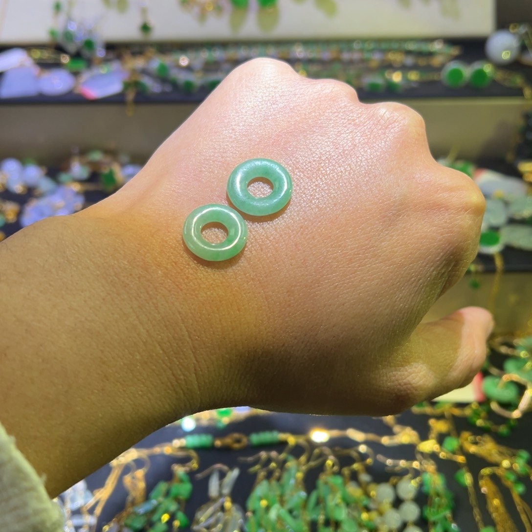 颈饰18K金镶嵌翡翠支持复检，缅料