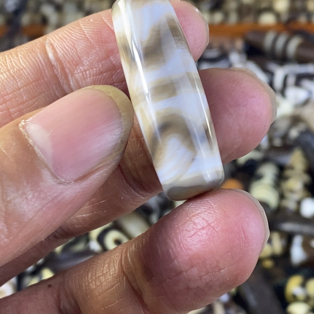 玛瑙/玉髓颈饰未镶嵌灰皮双虎牙