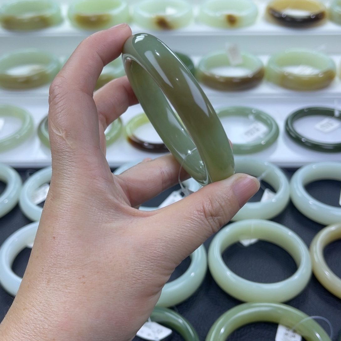 未镶嵌手镯和田玉（糖玉）