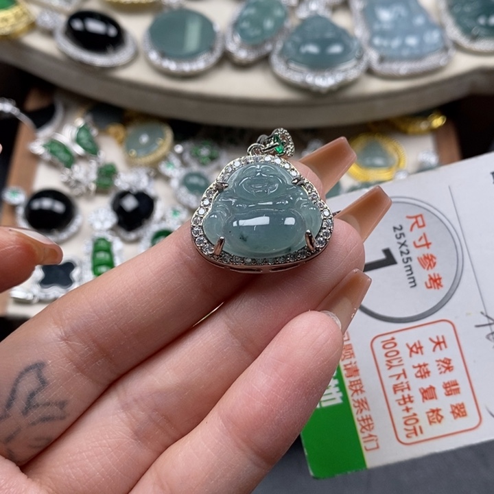 翡翠颈饰未镶嵌翡翠