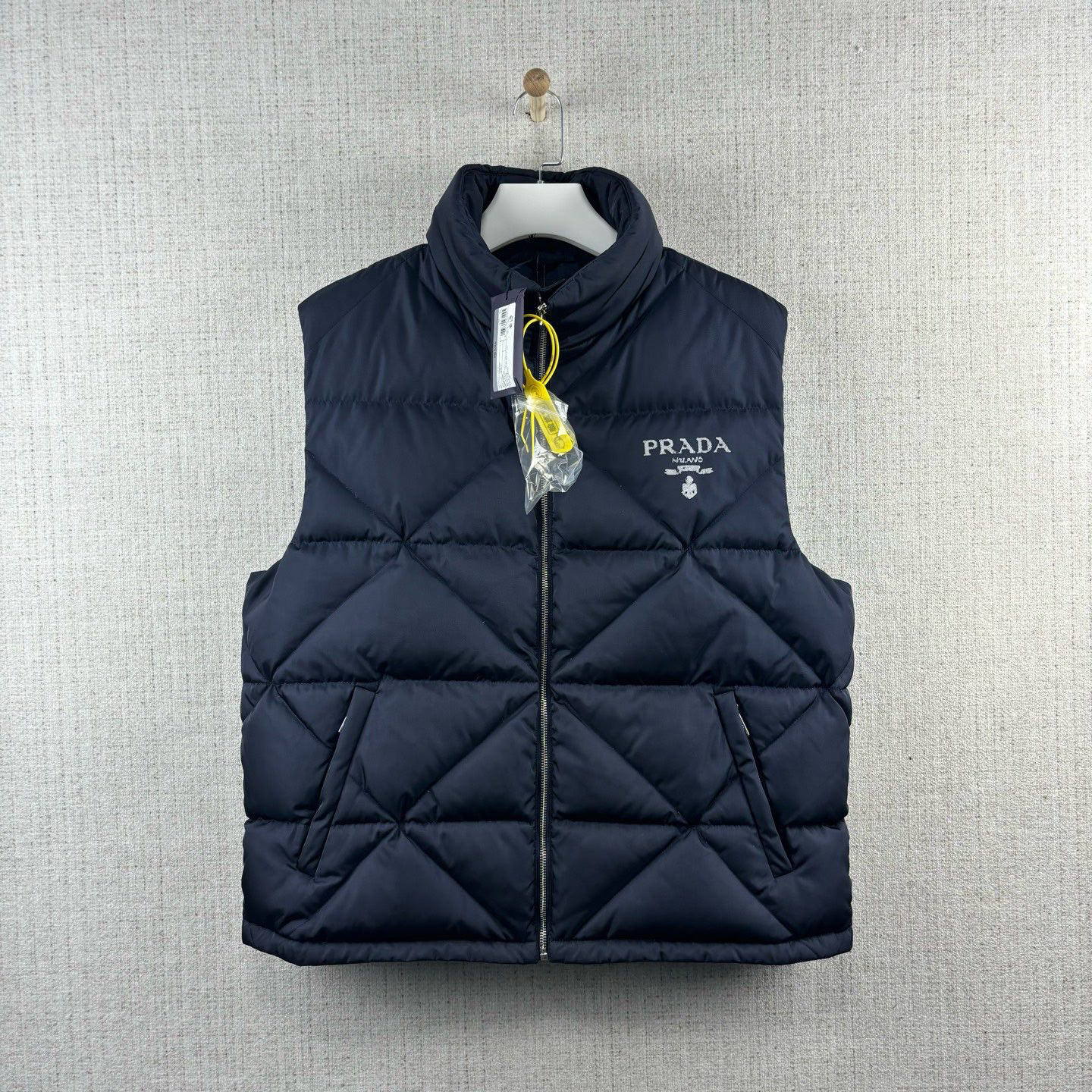 未使用 Prada/普拉达 纯色字母印花拉链马甲羽绒服/XL/编号st8778