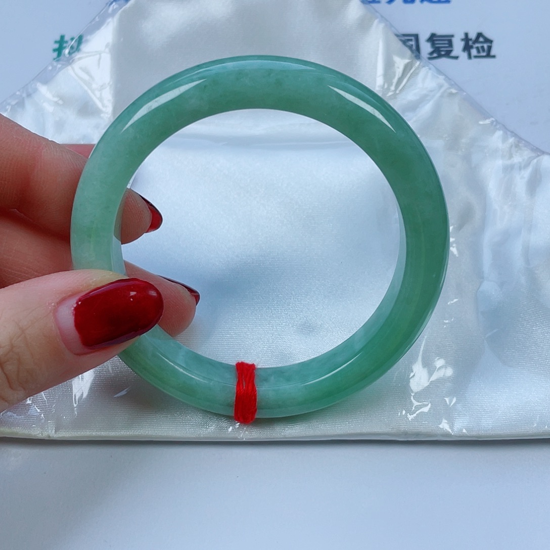 翡翠未镶嵌手镯圈口59宽12.4厚9.6