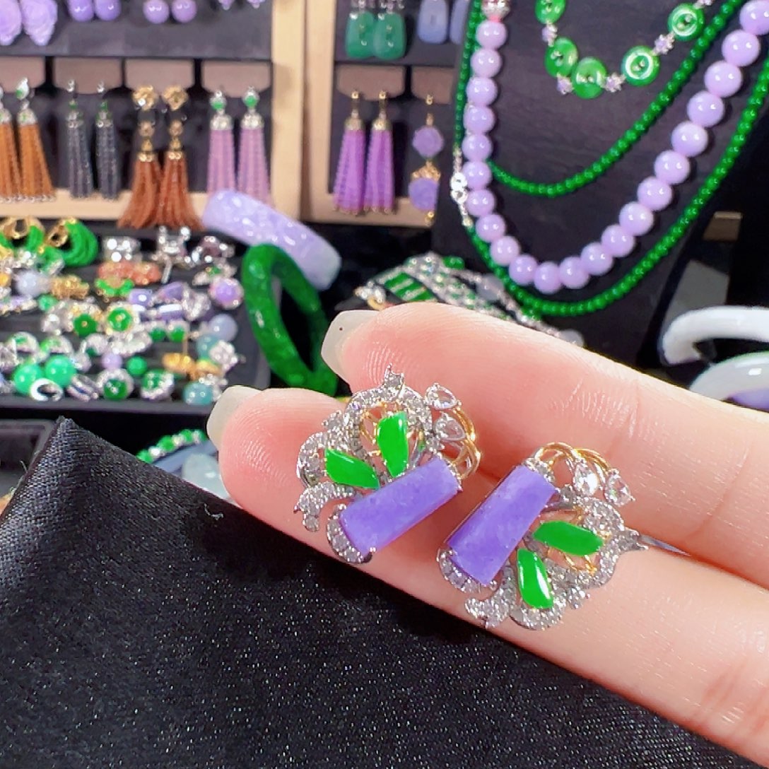 翡翠18K金镶嵌耳饰签收后24小时鉴赏期