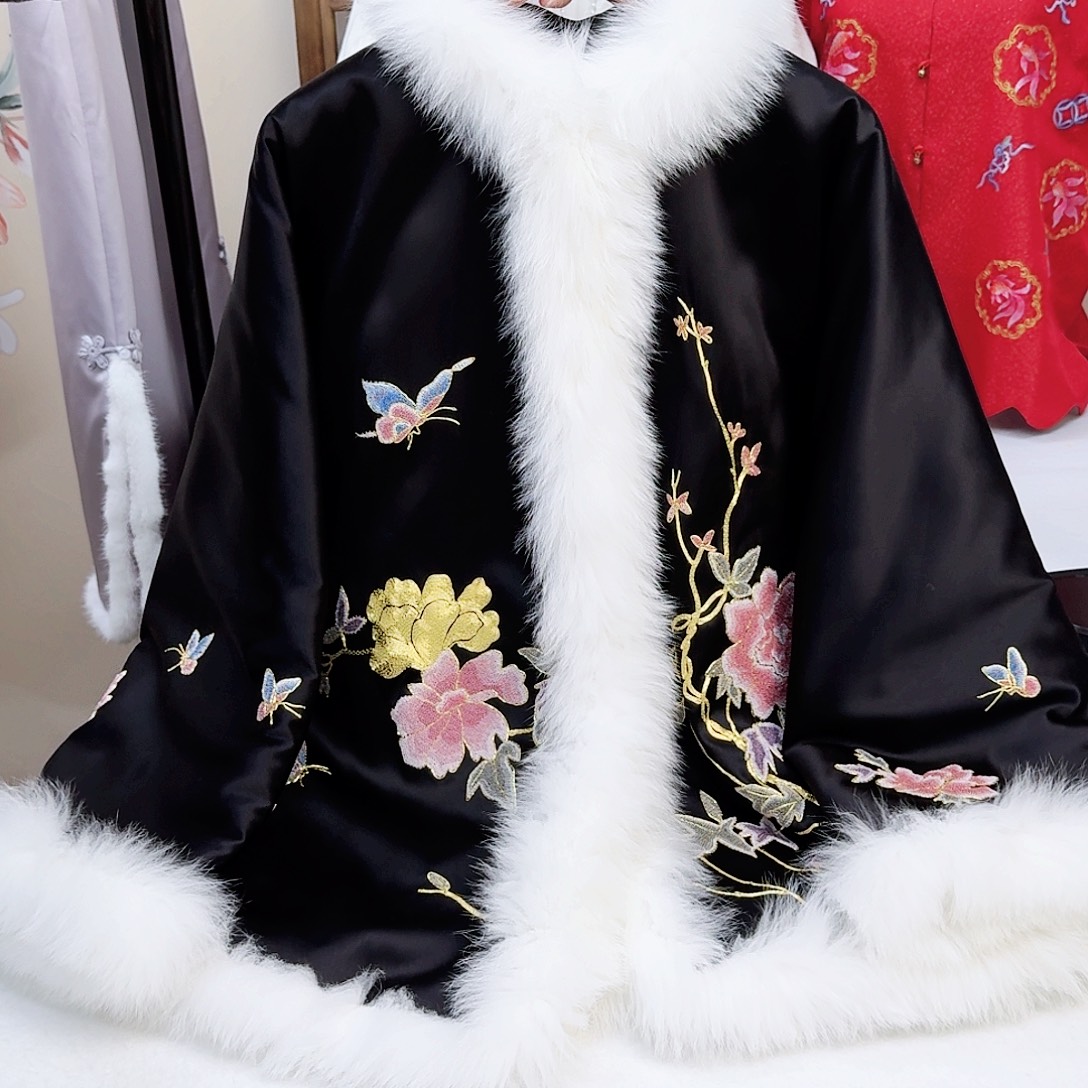 织绣真丝黑色棉服