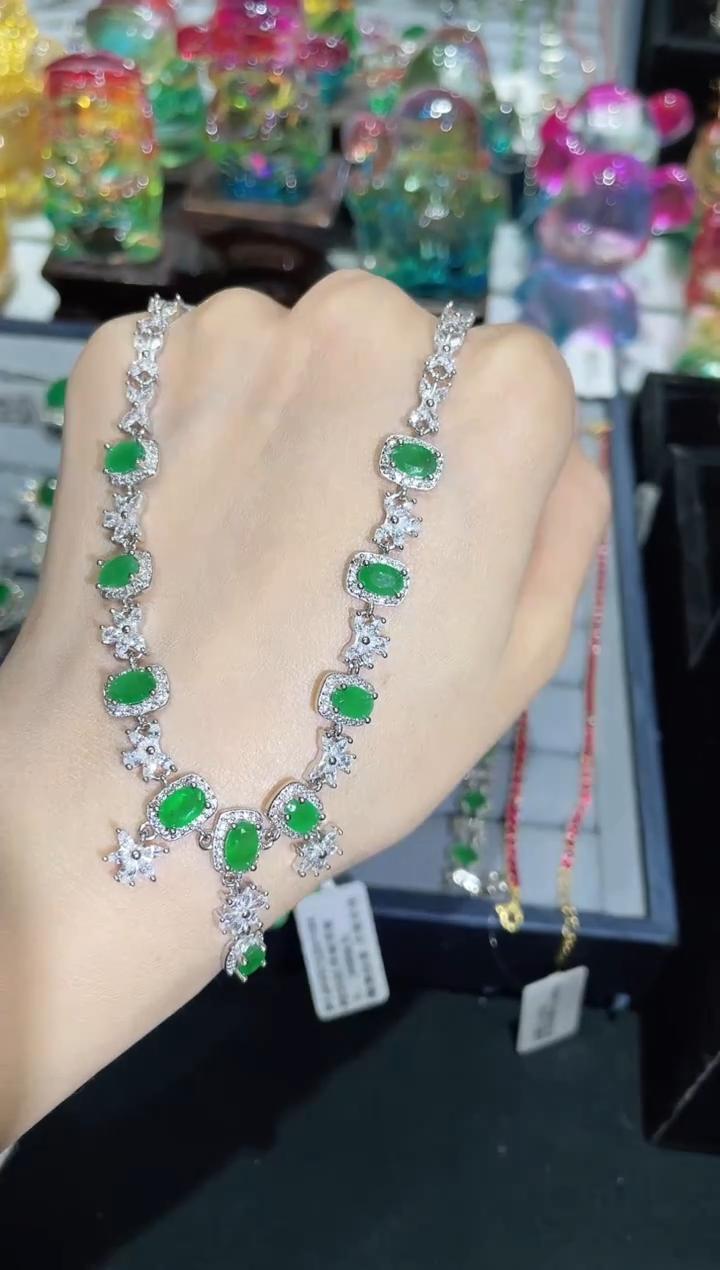 S925银镶嵌天然祖母绿项链