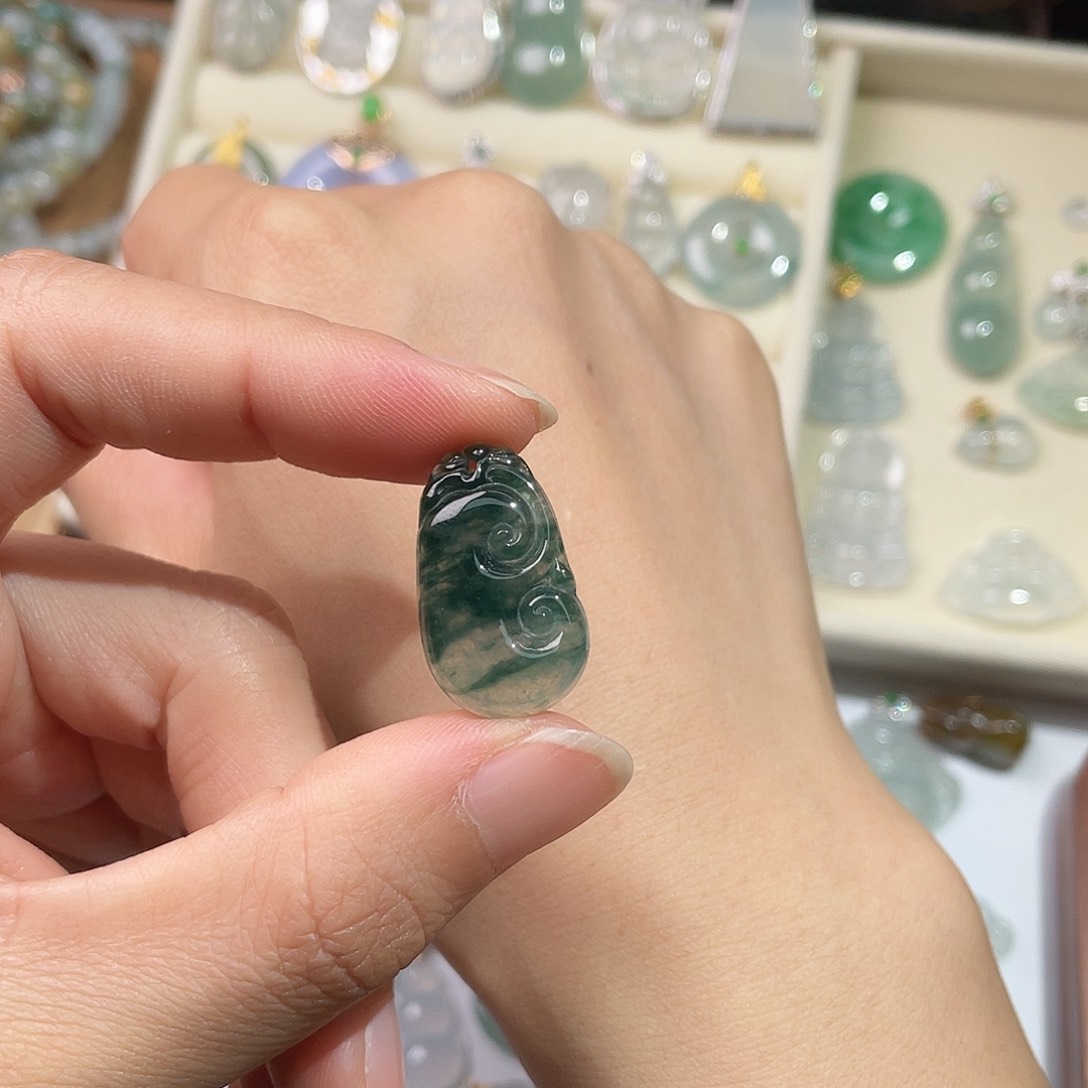 翡翠未镶嵌颈饰如意710