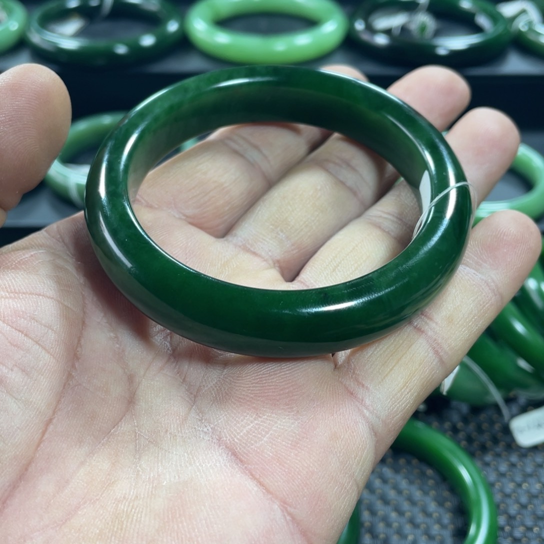和田玉（碧玉）未镶嵌手镯