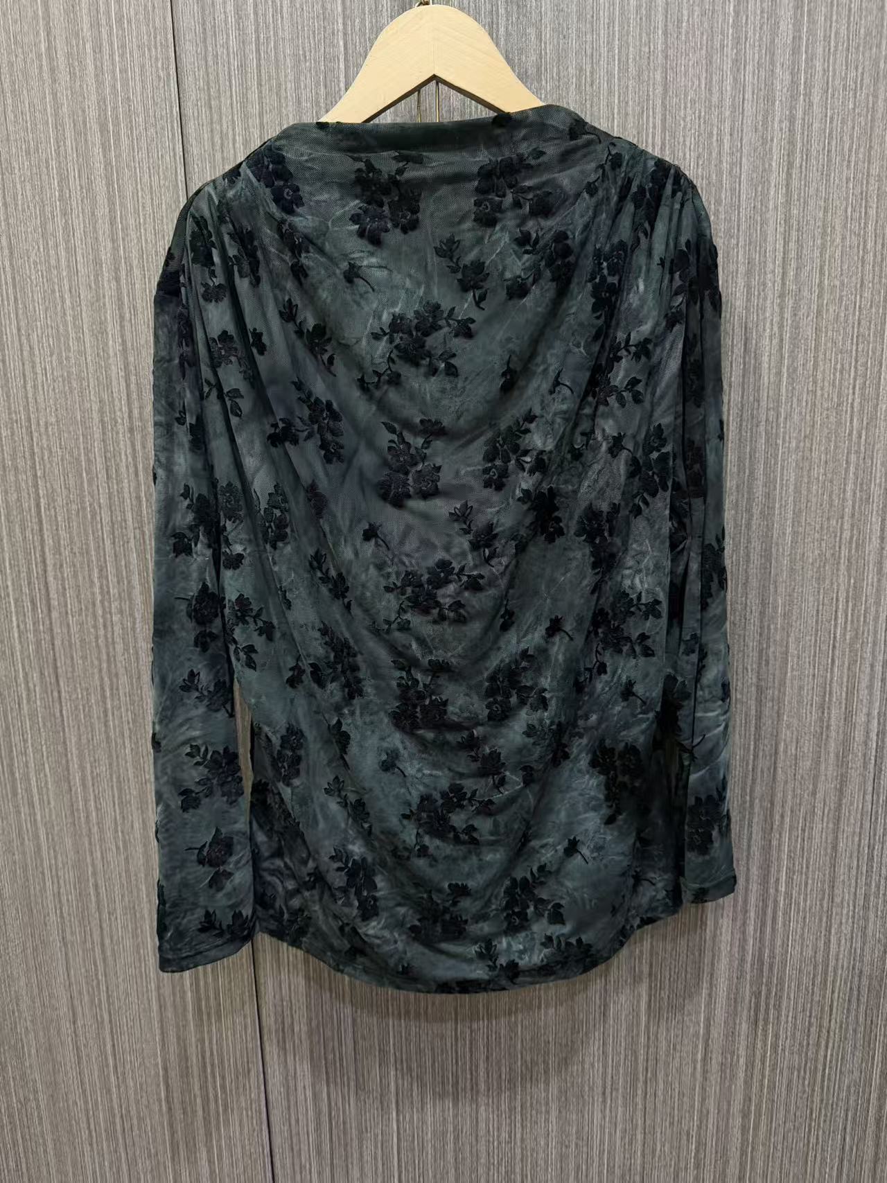 1118褶皱女款小衫