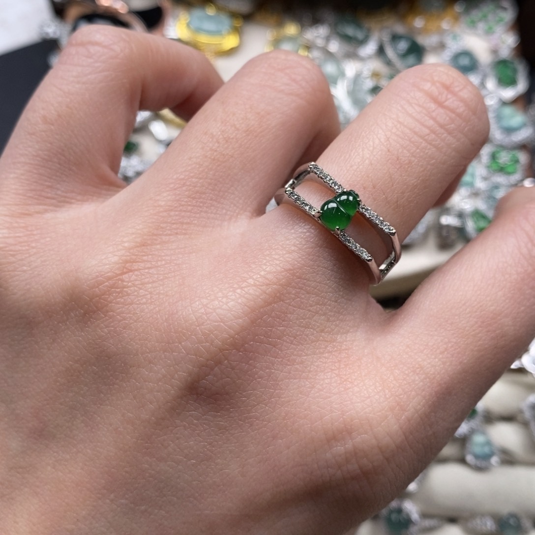 翡翠颈饰未镶嵌翡翠