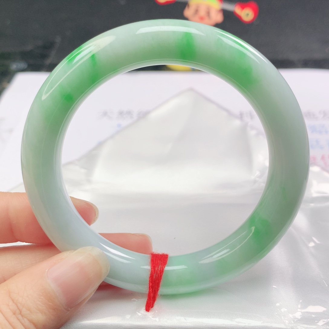 翡翠未镶嵌手镯（圆镯）