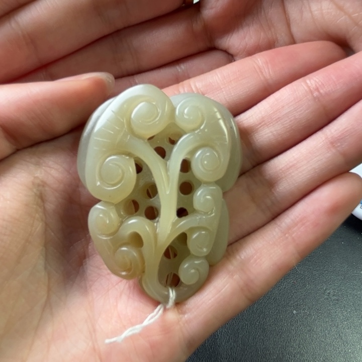 和田玉挂件未镶嵌海**飞