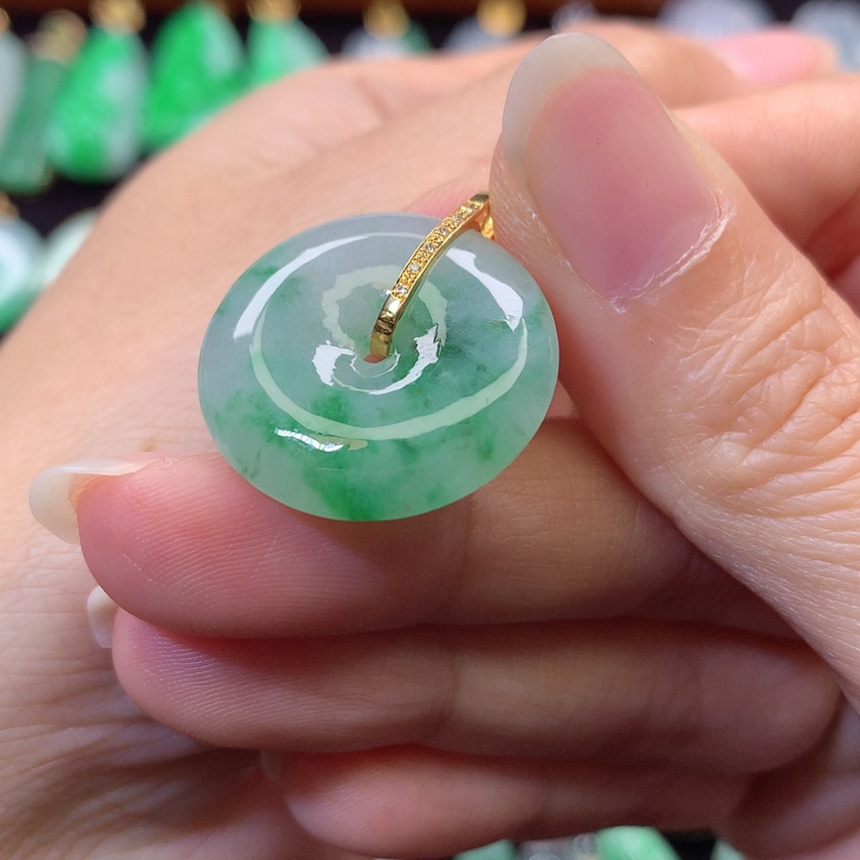 【闪购商品】吊坠(赠链)18K金镶嵌翡翠