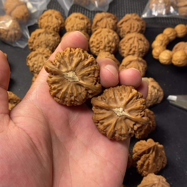 可***仔桃核把件4787544677