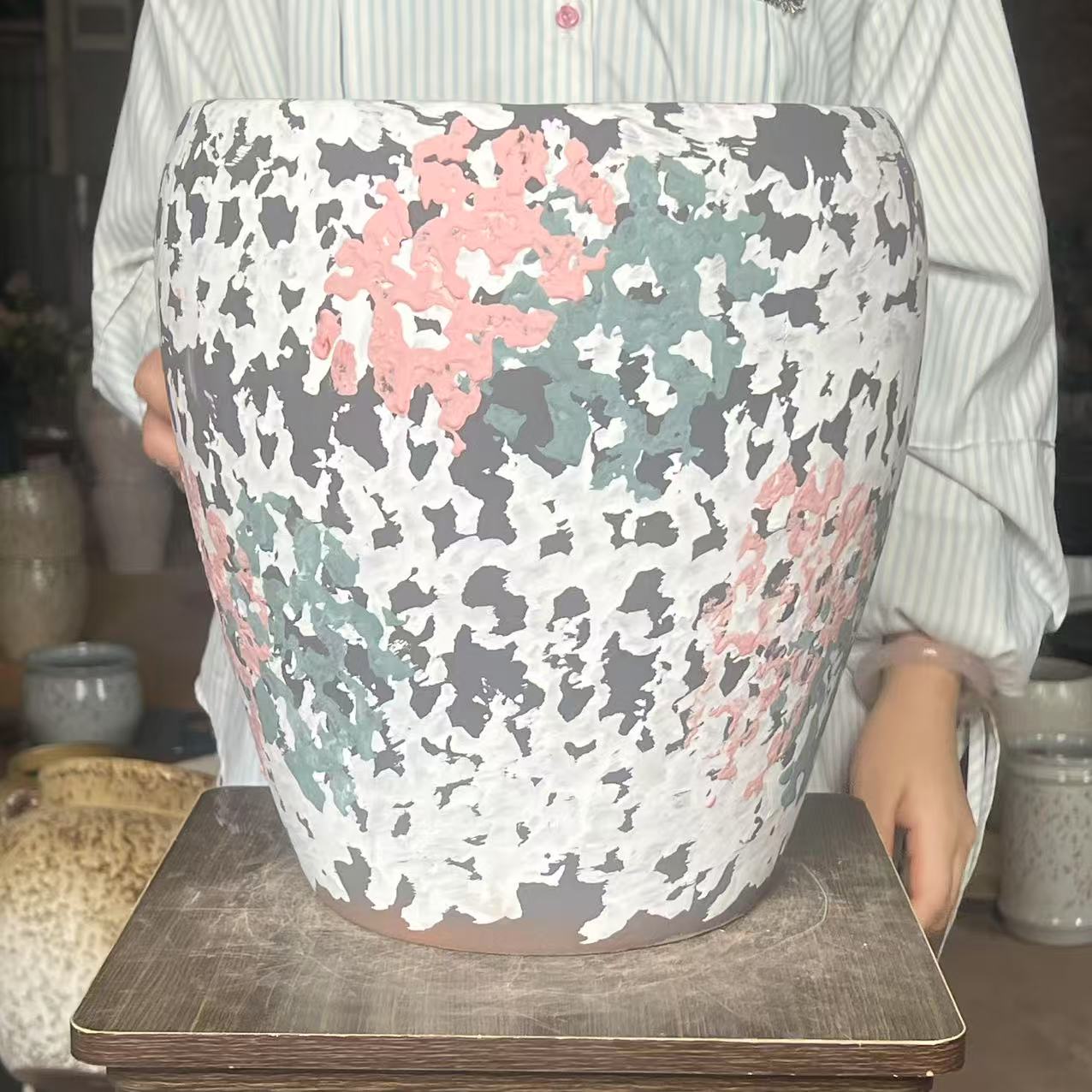 208高端宜兴紫砂花盆黑粉白磨砂款龙蛋大盆