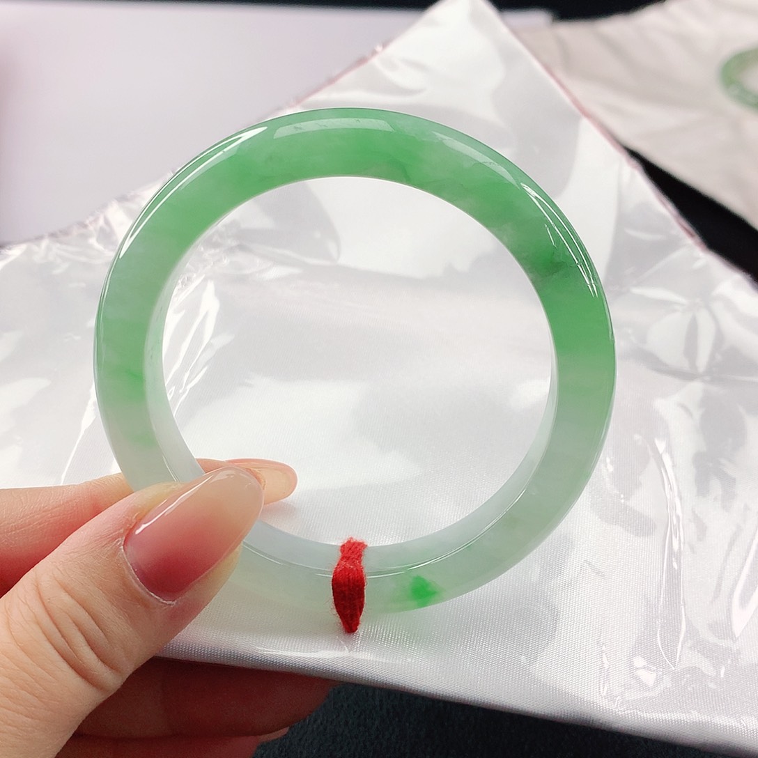 翡翠手镯未镶嵌翡翠310