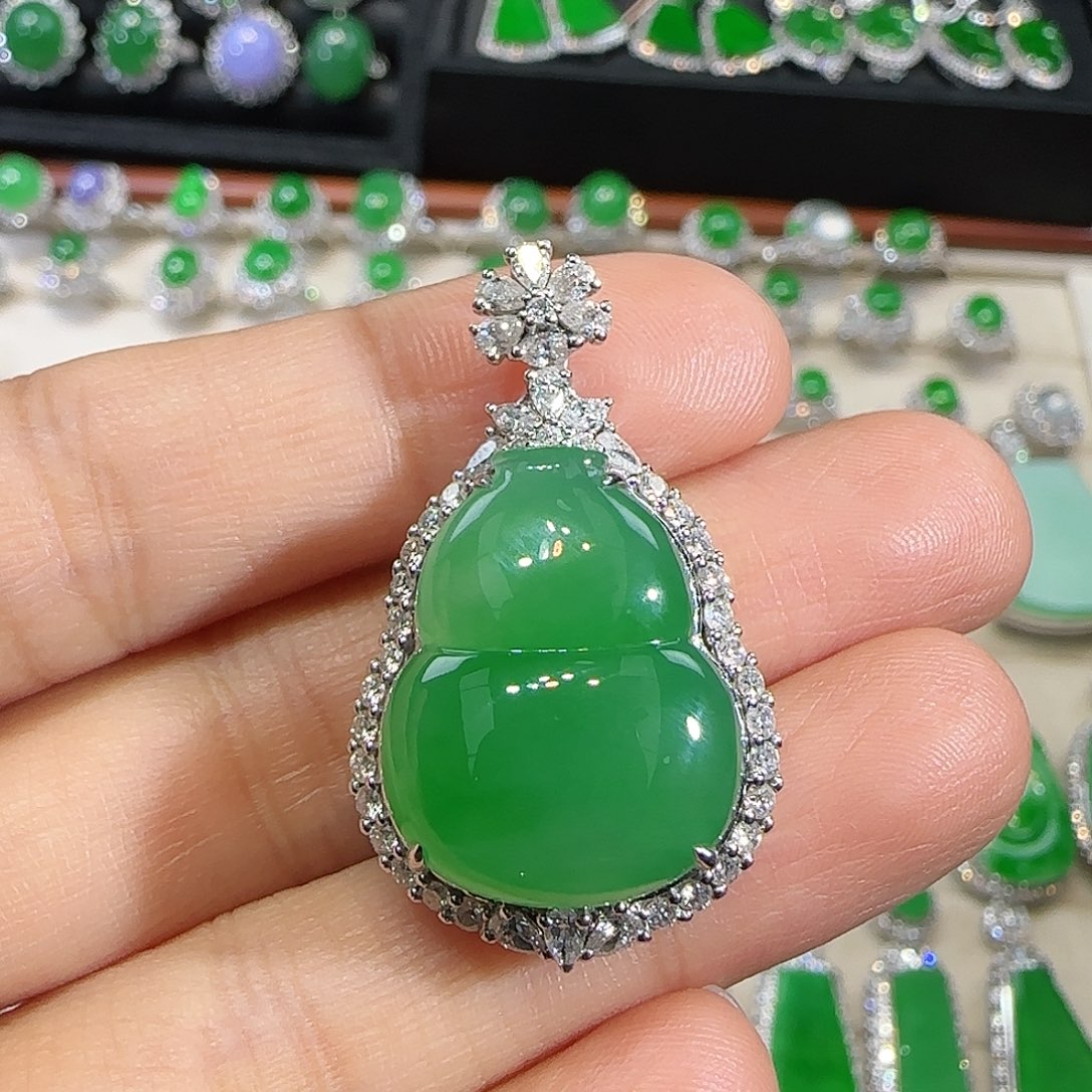 翡翠吊坠(不含链)18K金镶嵌