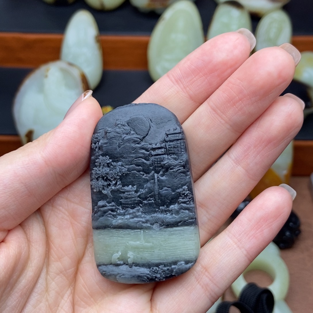 我***我和田玉未镶嵌颈饰