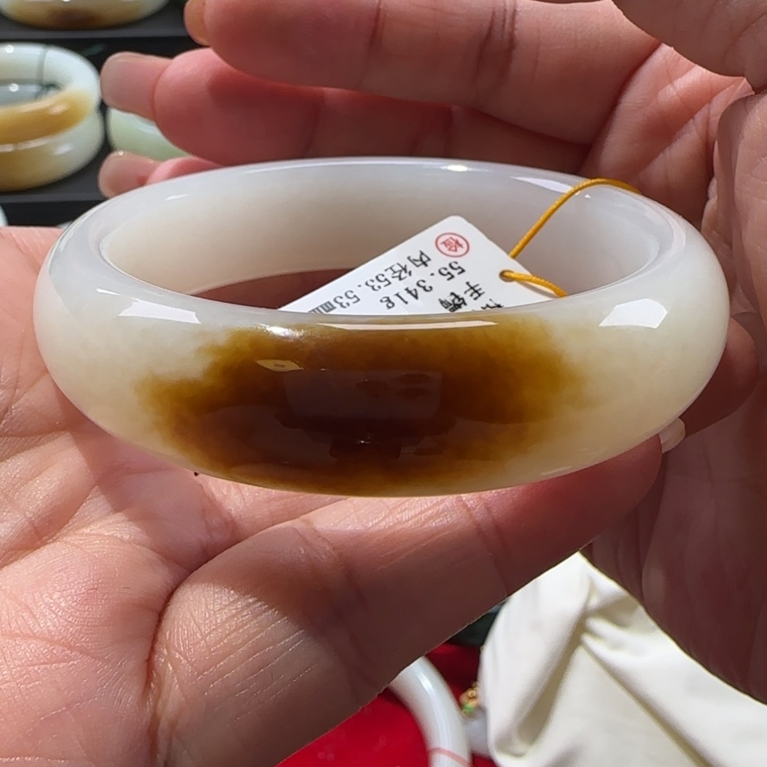 和田玉手镯未镶嵌?****?