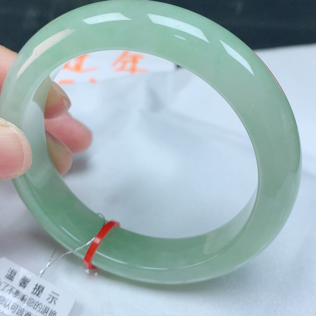 翡翠手镯未镶嵌55圈