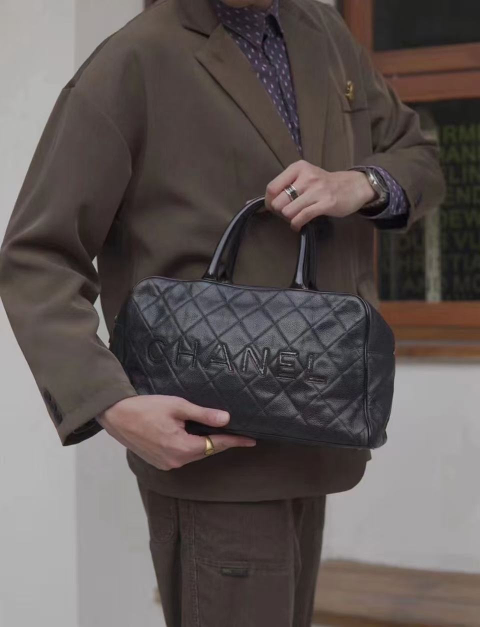 95新 Chanel/香奈儿 黑色鱼子酱字母保龄球手提包 底长37 6开