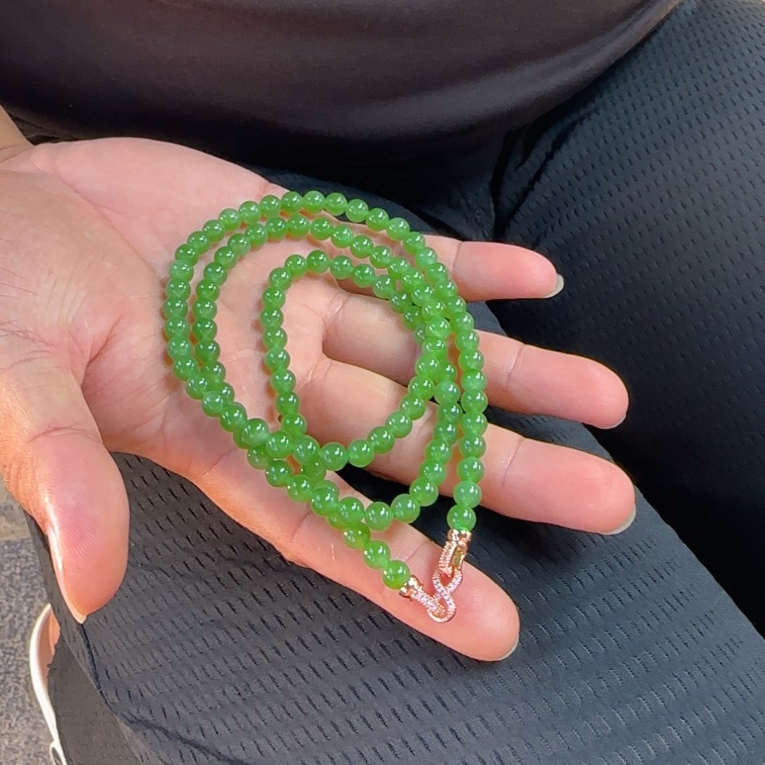 和田玉未镶嵌颈饰俄碧纯净版冰阳绿卡6