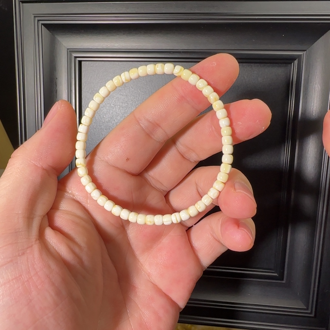 米***琥珀未镶嵌手串06白蜡小串