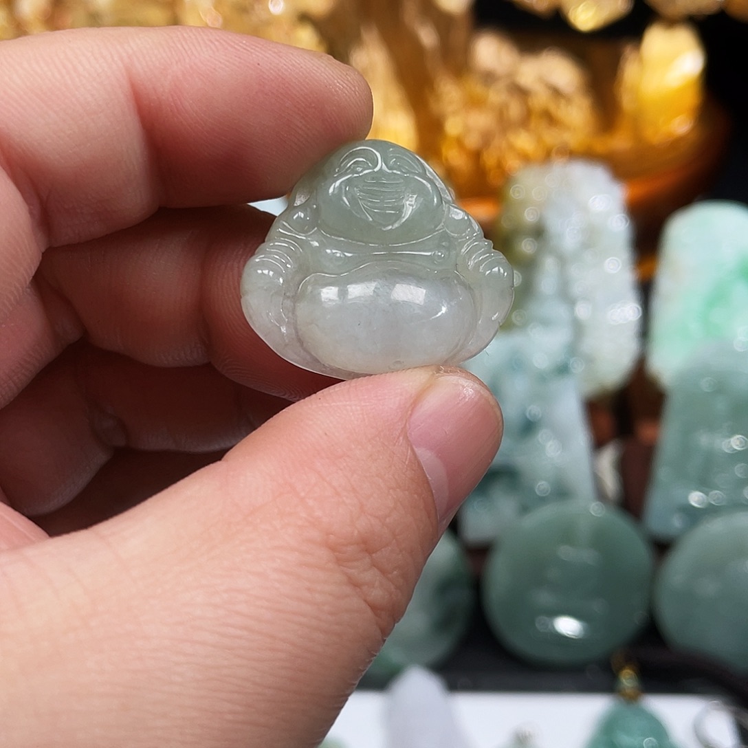 翡翠未镶嵌颈饰佛公