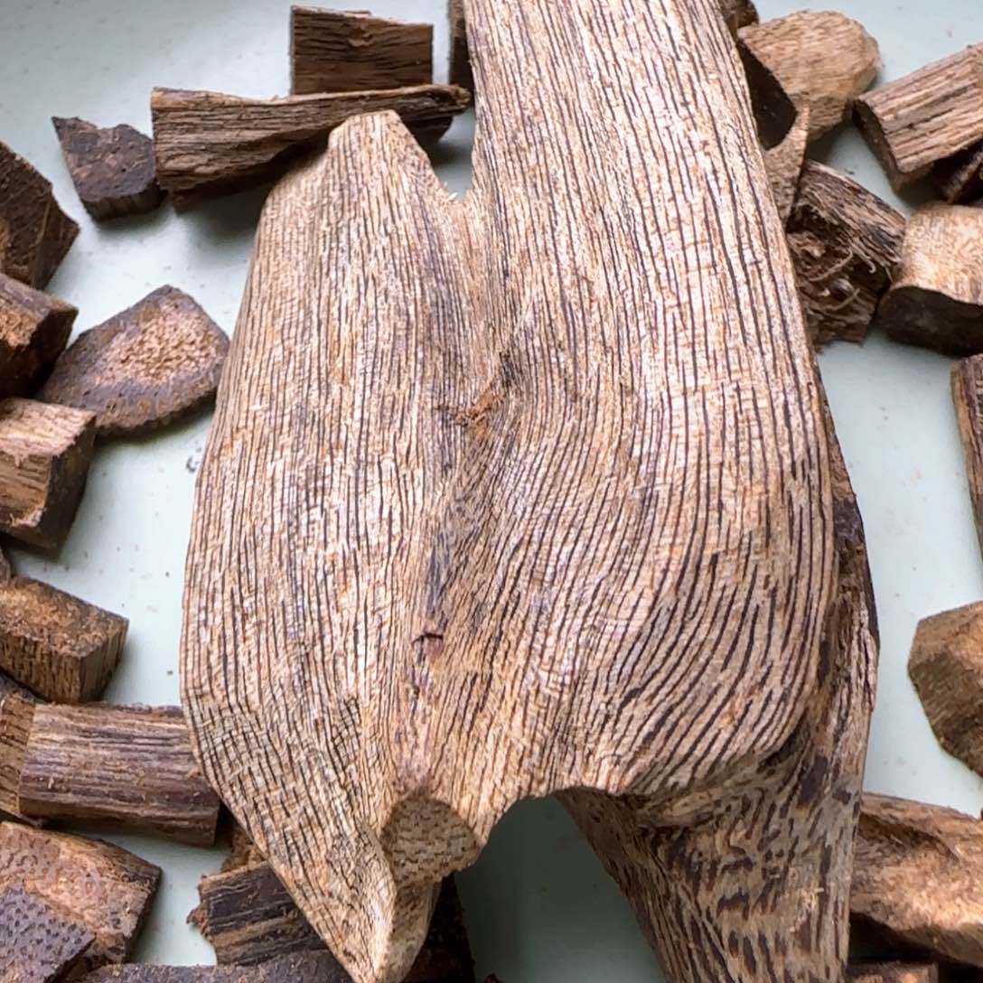 沉香沉香碎屑绿棋原材料