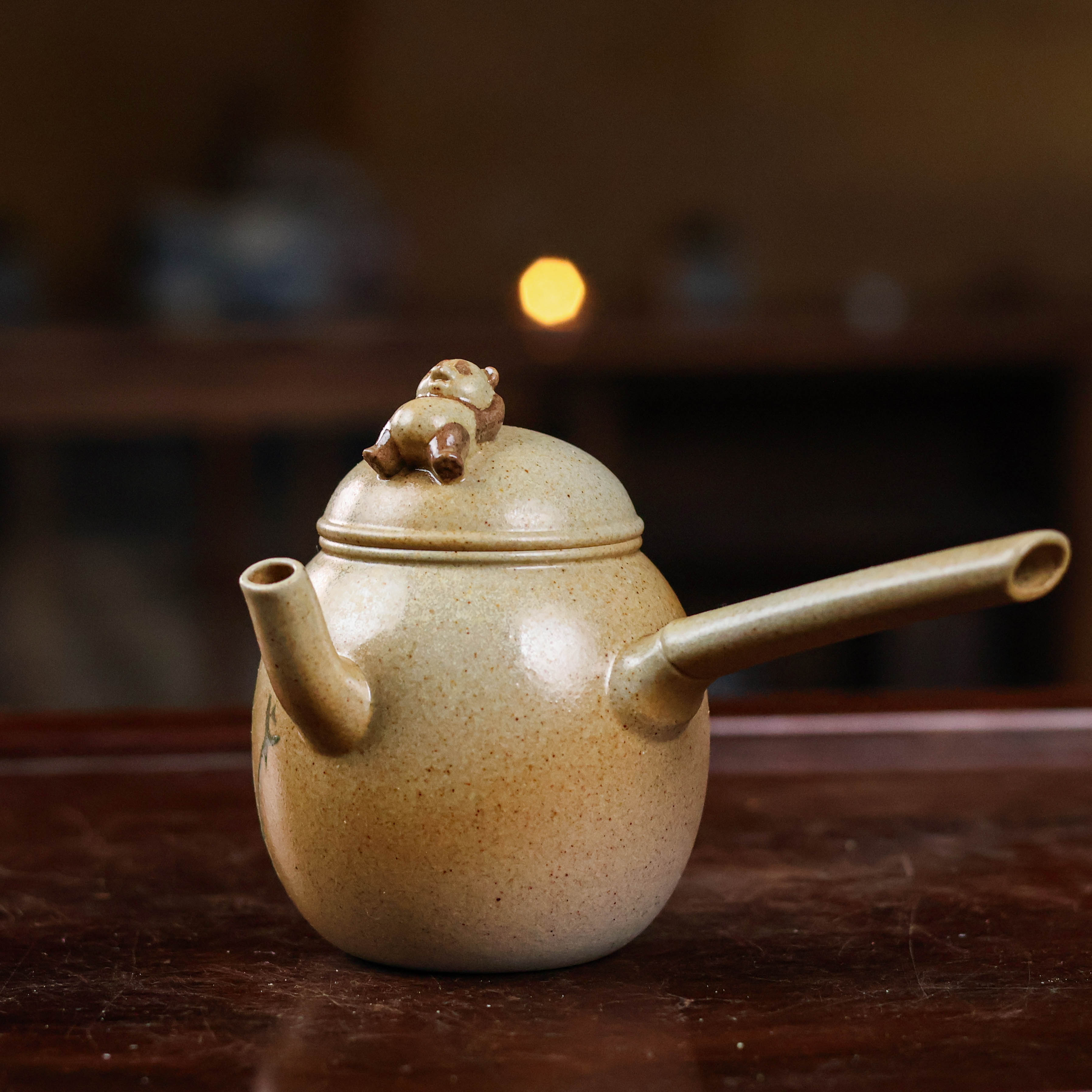 【叁山】柴烧-亦缶-躺平熊猫-侧把壶-紫砂-120CC（YY010275）