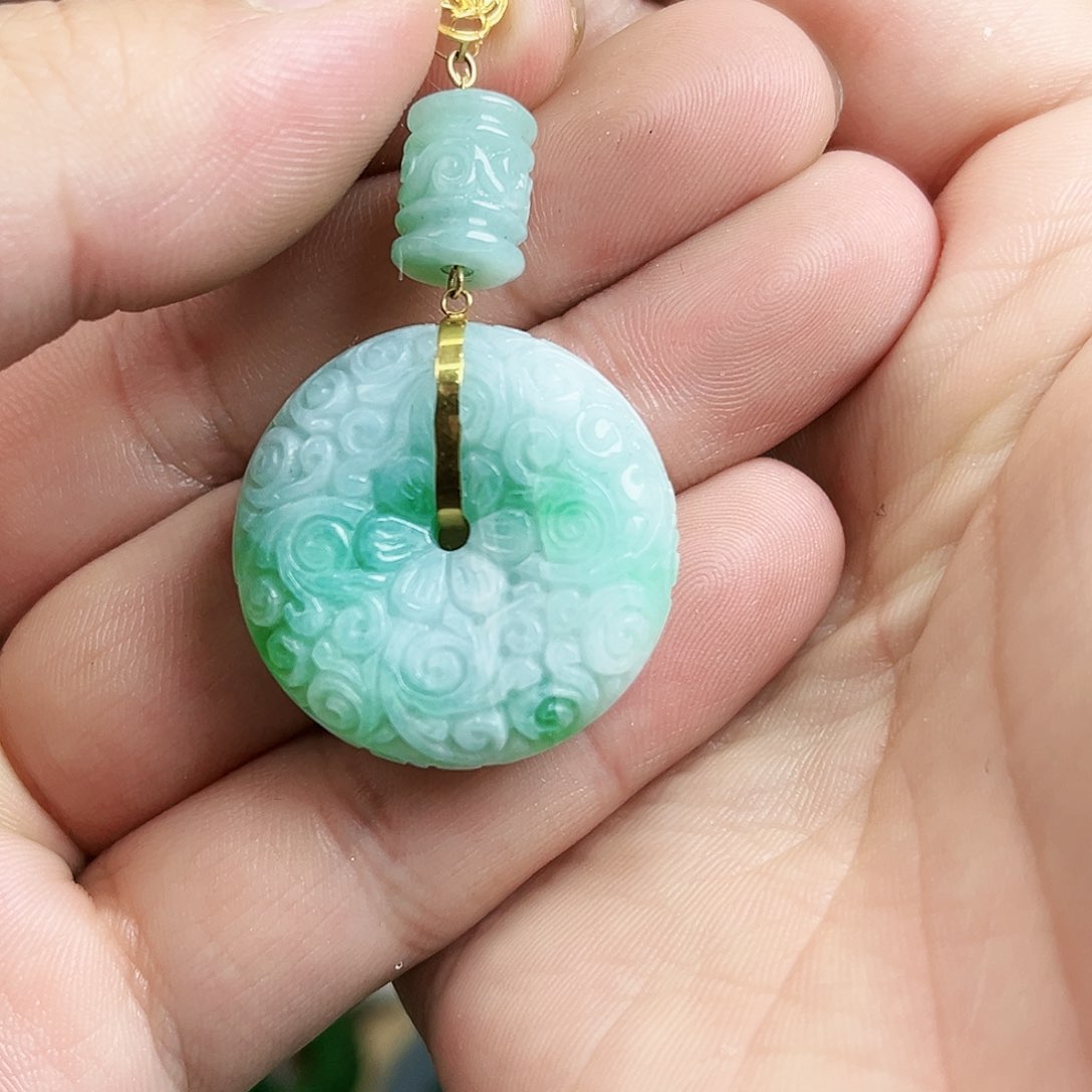 翡翠颈饰18K金镶嵌吊坠