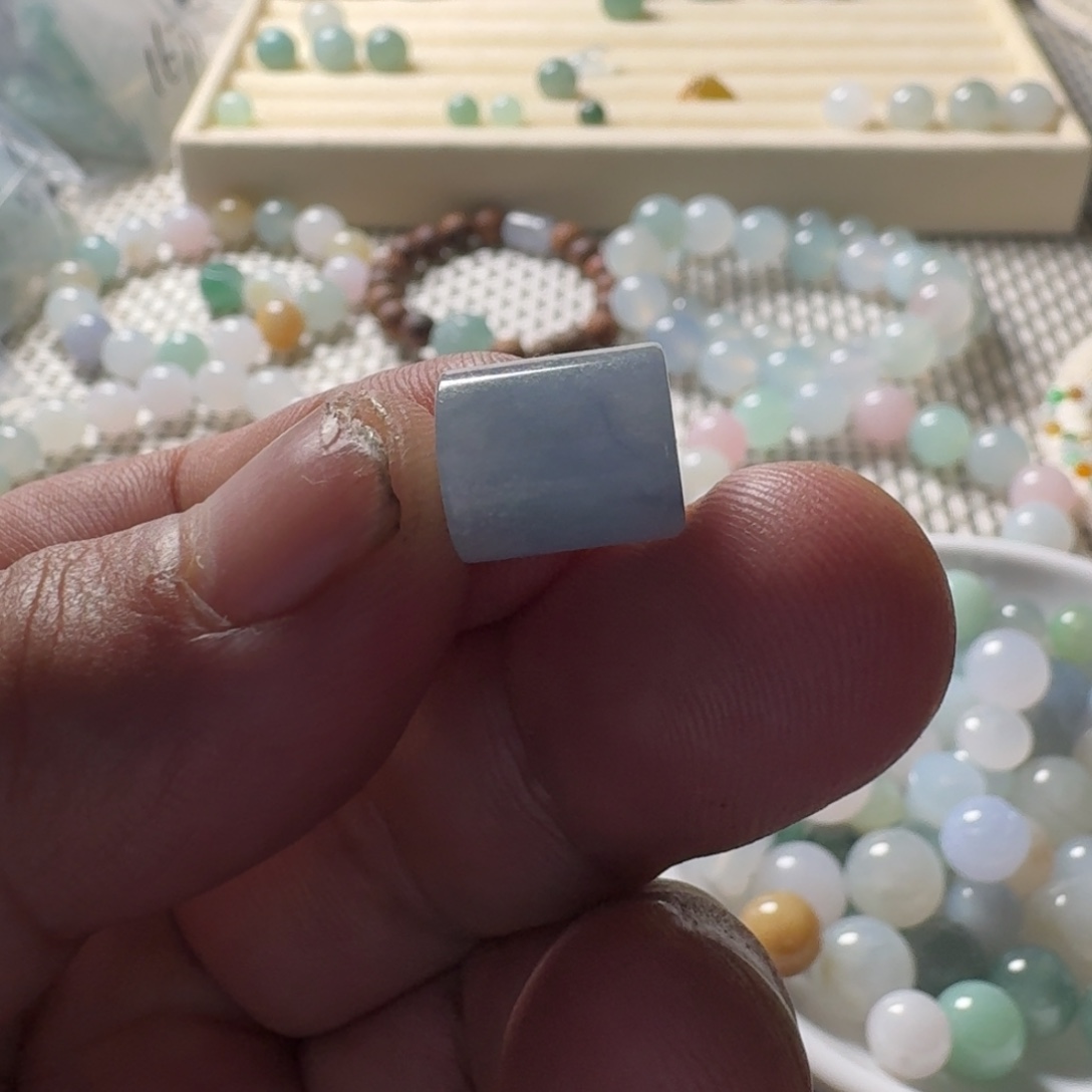 翡翠未镶嵌颈饰珠子