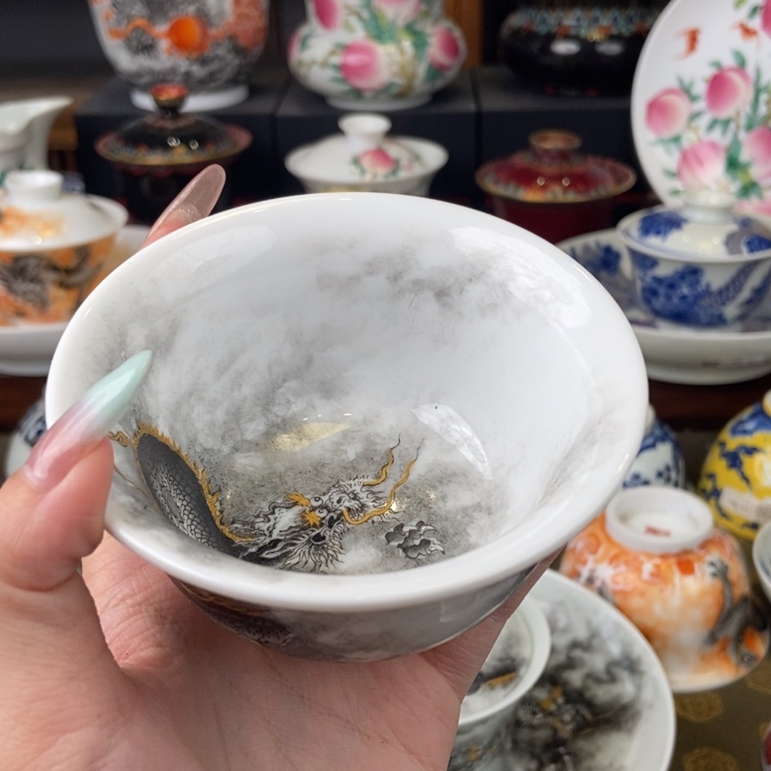 陶瓷艺术家的作品是一种非常