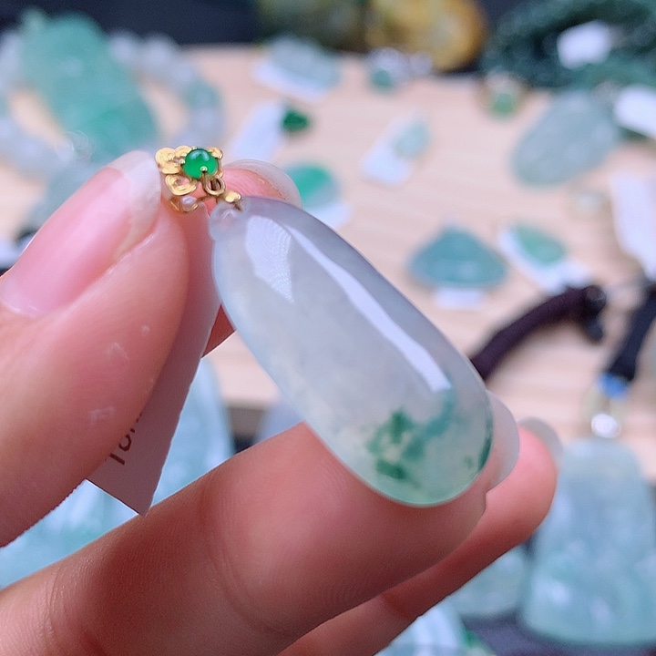 【闪购商品】翡翠颈饰18K金镶嵌翡翠吊坠