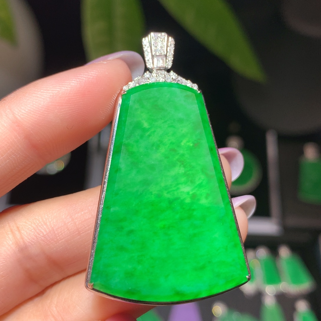 翡翠颈饰18K金镶嵌翡翠