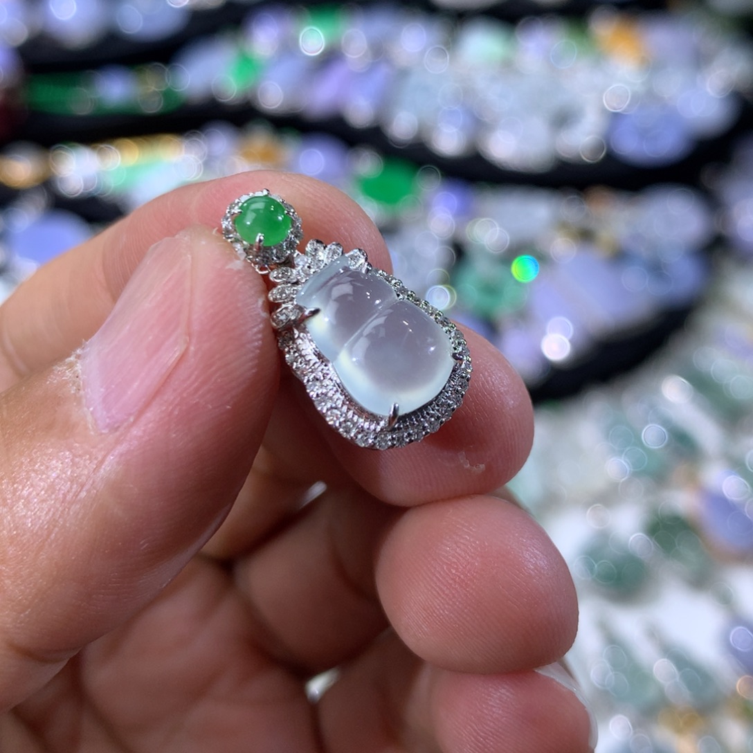 一***在翡翠18K金镶嵌吊坠(不含链)