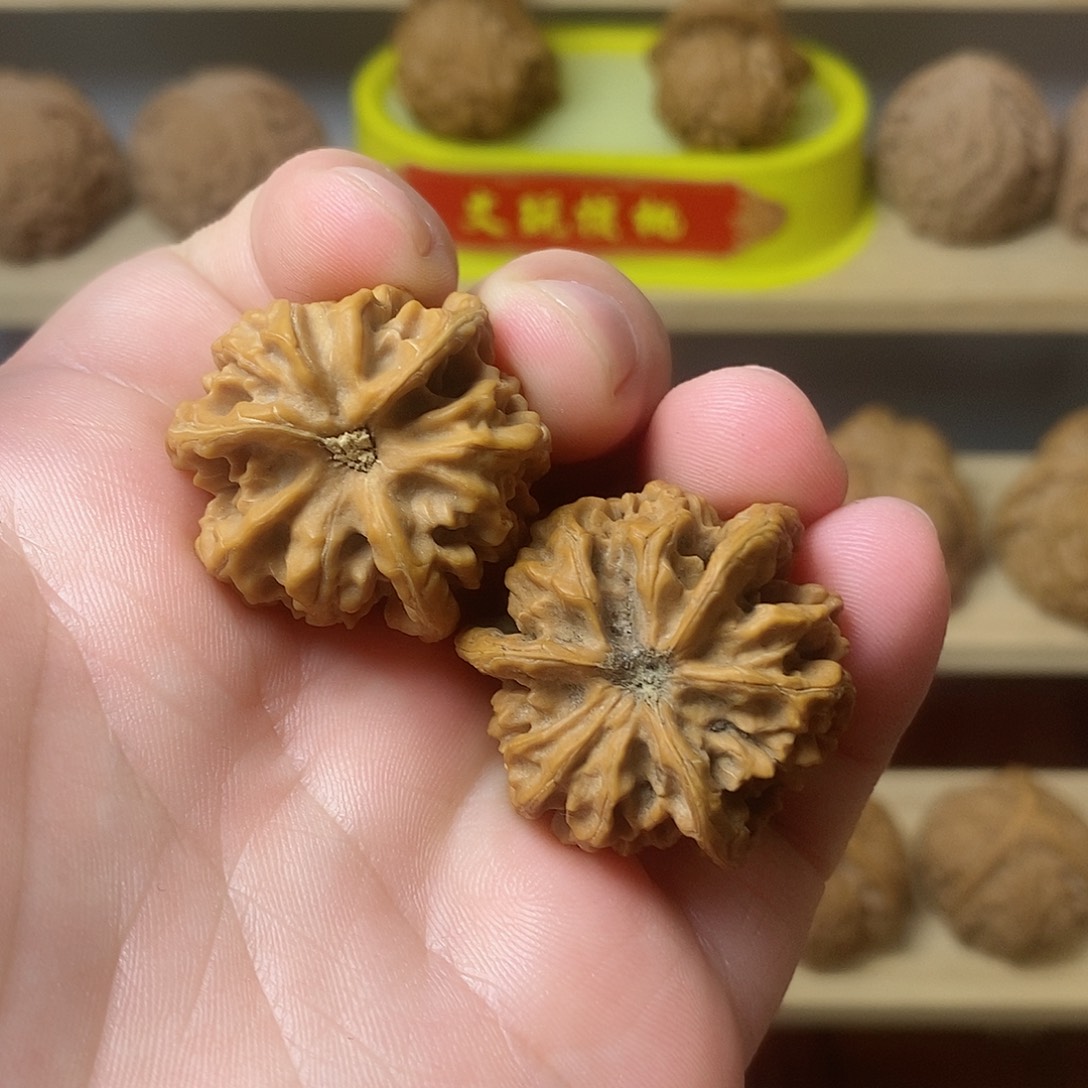 文玩核桃把件果*三棱