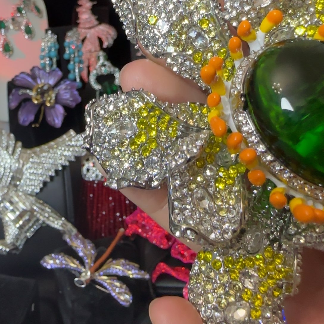 素***颜琉璃纯铜合金胸针