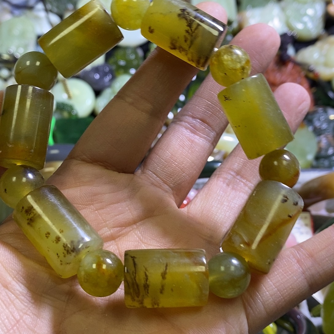 岫玉未镶嵌手链一个