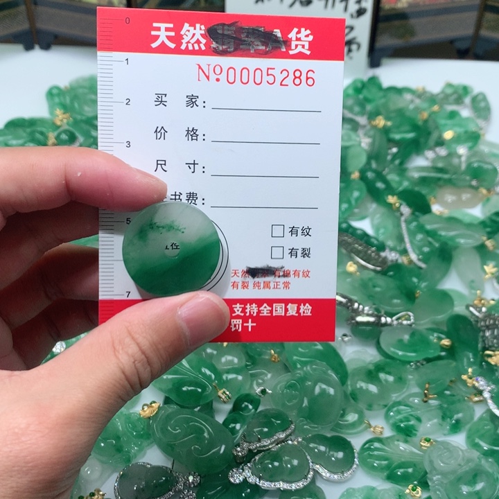 石英质玉颈饰未镶嵌