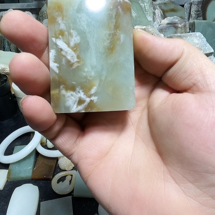 风***光和田玉（糖玉）未镶嵌把件